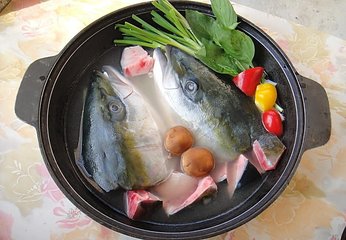  【成都火鍋培訓(xùn)】四川魚頭火鍋秘制香料、湯底